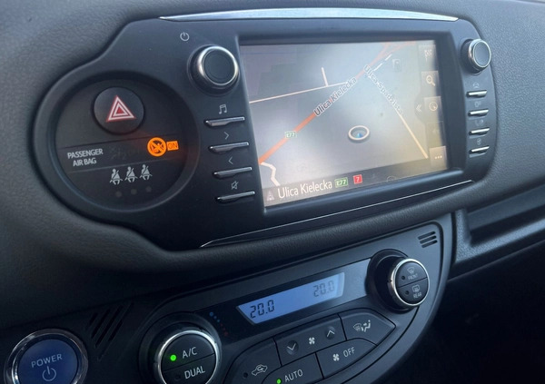 Toyota Yaris cena 59900 przebieg: 123512, rok produkcji 2018 z Iłża małe 301